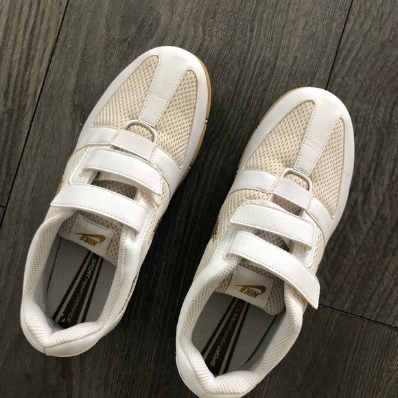 Traction at contact Nike Velcro sneakers - Picture 4 of 10